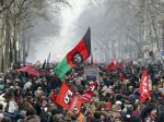 Francúzskom otriasli rozsiahle protivládne protesty a štrajky