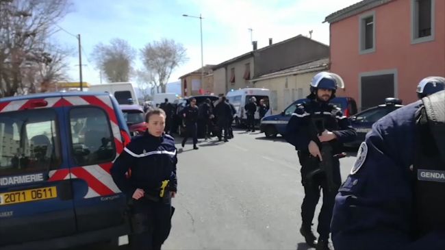 Francúzske médiá tvrdia, že incidenty v Carcassonne a Trebes spolu súvisia