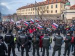 Protesty v Bratislave sa presunuli pred parlament