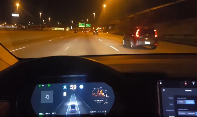 Video: Takto to dopadne, keď za vás šoféruje Tesla