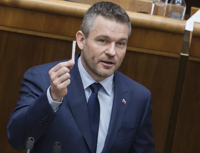 Výbor pre nezlučiteľnosť funkcií sa bude Pellegriniho bytom zaoberať v máji