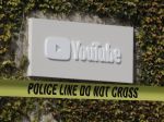 Ženu, ktorá strieľala v komplexe YouTube, ešte v ten deň vypočúvala polícia