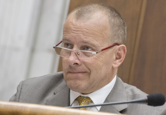 Kollár: Drucker sa podozrení zbaví vtedy, ak zverejní zmluvy s firmou Rempo