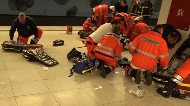 Po útoku nožom v Hamburgu zahynula žena a jej malé dieťa