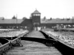 94-ročný bývalý strážnik z Auschwitzu čelí obžalobe, pomohol k viac ako 10.000 vraždám