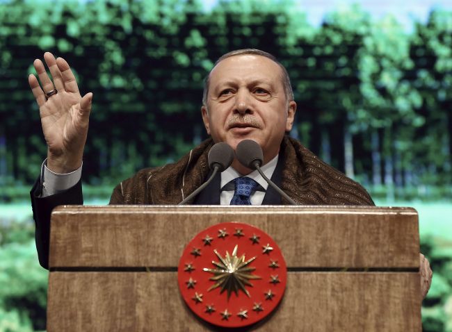 Erdogan ohlásil predčasné parlamentné a prezidentské voľby