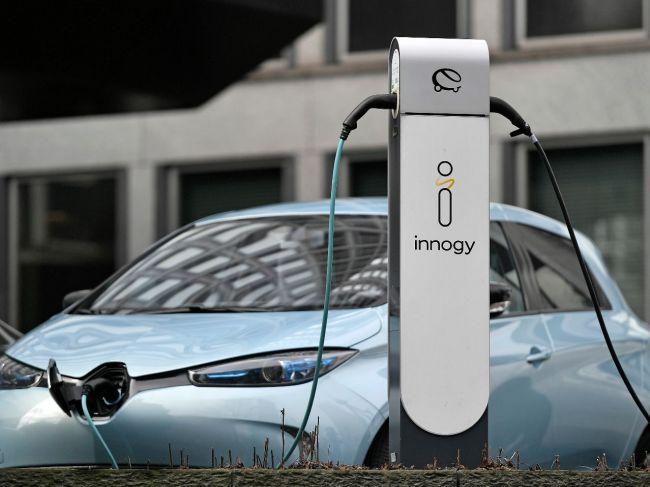 Batérie elektromobilov by sa raz mohli využívať na dodávky elektriny do siete