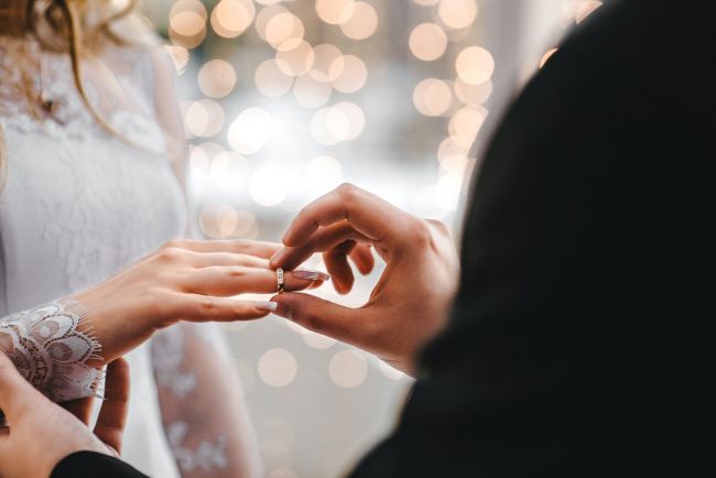 V Holandsku ubúda svadieb, pribúdajú registrované partnerstvá