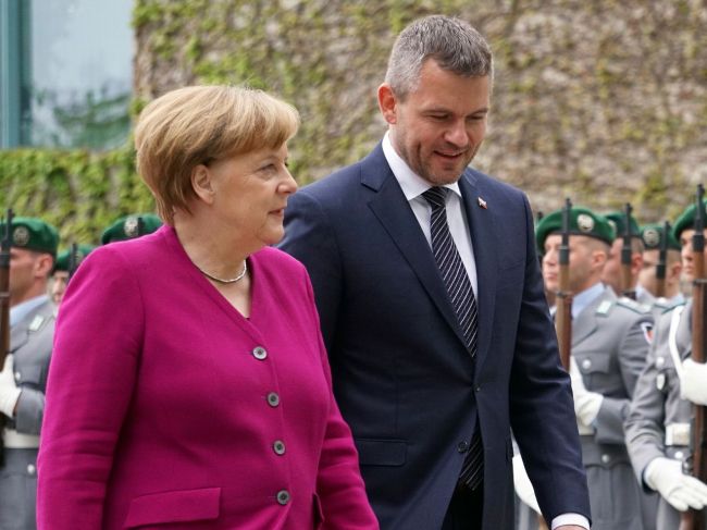 Merkelová: Slovensko by malo urobiť všetko pre vyšetrenie vraždy novinára