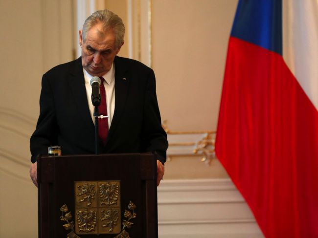 Zeman: V Česku sa v malom množstve vyrábal a testoval jed novičok