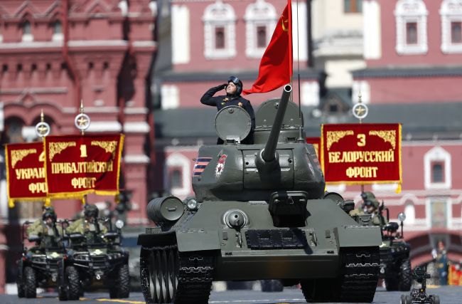 V Moskve sa konala tradičná vojenská prehliadka