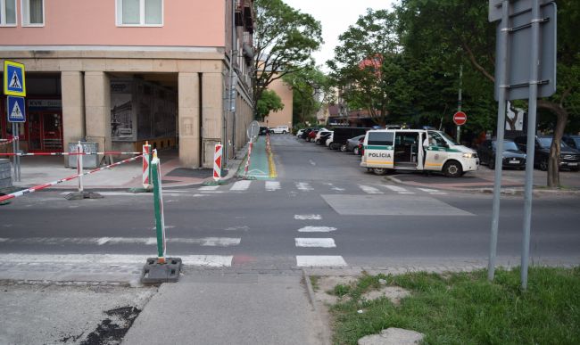 Polícia pátra po svedkoch nehody, pri ktorej vodič vrazil do chodkyne