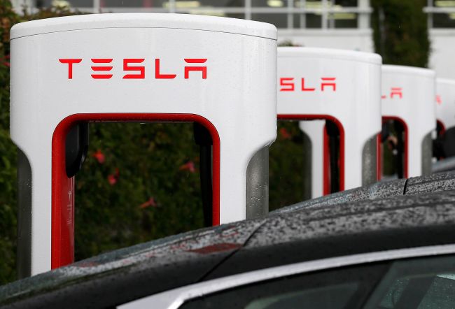 Tesla spôsobila ďalšiu nehodu, ktorá si vyžiadala život 2 ľudí