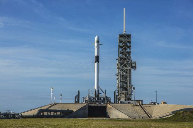 SpaceX odložil štart rakety Falcon 9