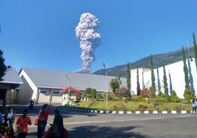 V Indonézii vybuchla najaktívnejšia sopka