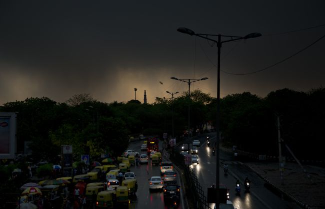 India hlási 42 obetí po silných búrkach