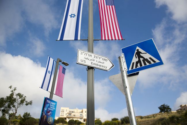 Otvorenie ambasády USA v Jeruzaleme sprevádza eufória i protesty