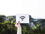 Európske obce môžu od utorka žiadať financie na projekt WiFi4EU