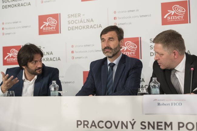 Poslanci Smeru chcú, aby Kiska zvážil odstúpenie