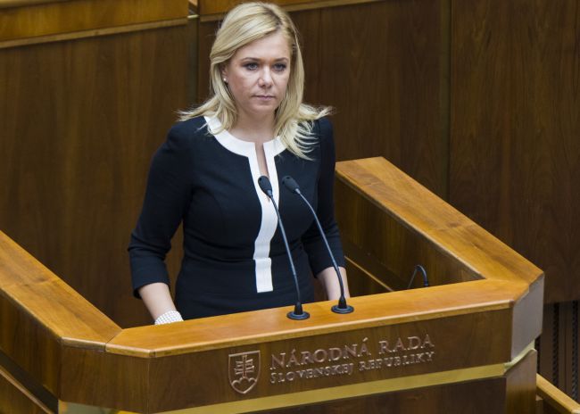 Saková: Súdiť policajta len na základe fotky je krátkozraké