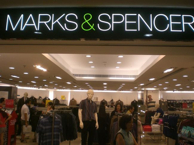 Marks & Spencer oznámil zatvorenie ďalších 14 obchodov