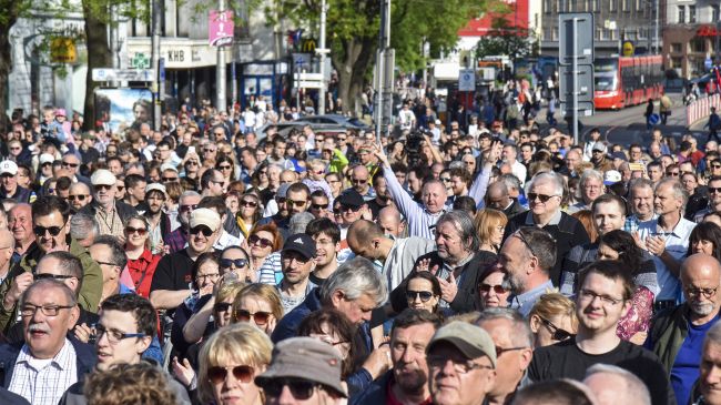 Protest iniciatív Hnevám sa a V teniskách sa ruší