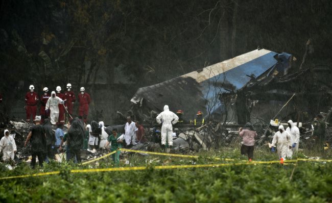 Pád lietadla má 112. obeť, zomrela ďalšia z troch preživších žien