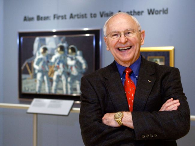 Zomrel astronaut Alan Bean, ktorý chodil po povrchu Mesiaca