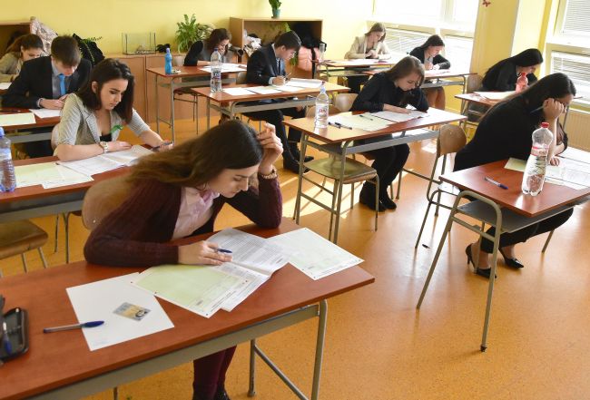 V maturitnom teste z češtiny bola chyba, 113 študentov neprepadne