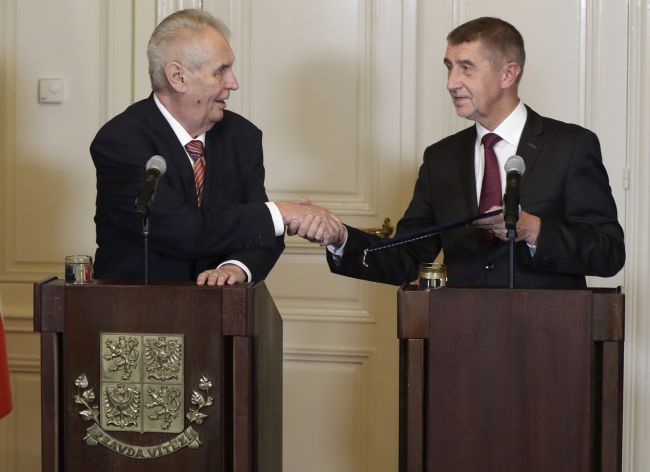 Zeman vymenuje Babiša do polovice júna, na výsledok referenda ČSSD nepočká