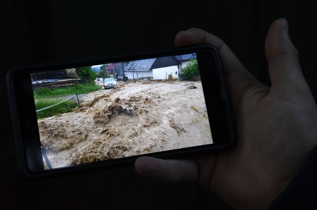 Video: Toto po sebe zanechala intenzívna búrka v obci Lednica