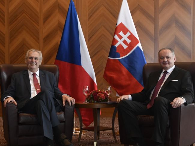 Zeman a Kiska oslávia vznik Československa spoločnou cestou vlakom