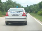 Policajti v Chorvátsku strieľali na mikrobus, dve deti sa zranili