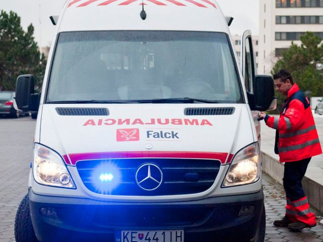 Ženu v Košiciach zrazilo na priechode pre chodcov auto