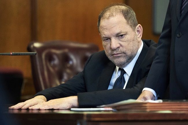Weinstein poprel vinu v prípade znásilnenia a ďalších deliktov