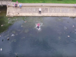 Video: Dron zlyhal priamo nad jazerom. Takúto záchranu ste ešte nevideli