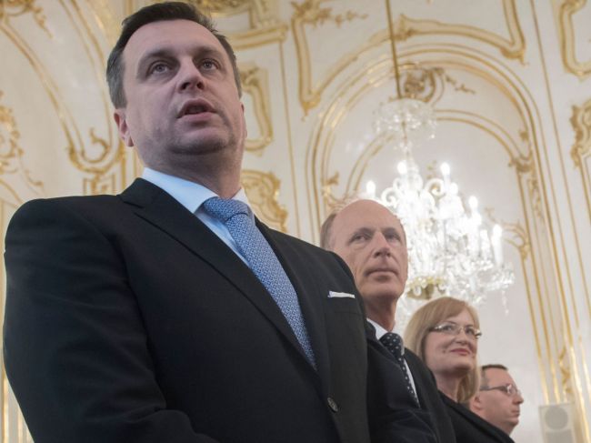 SNS odovzdá na sneme vyznamenanie, na prezidentského kandidáta má vraj čas