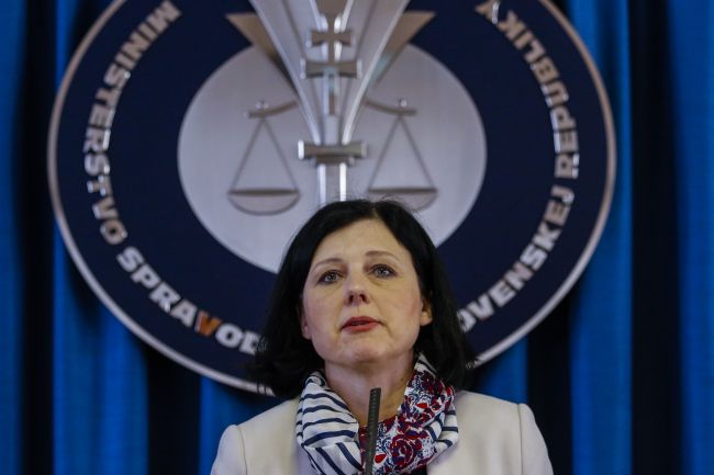 Na Slovensko príde eurokomisárka Jourová, bude sa pýtať na Kuciaka a Rómov
