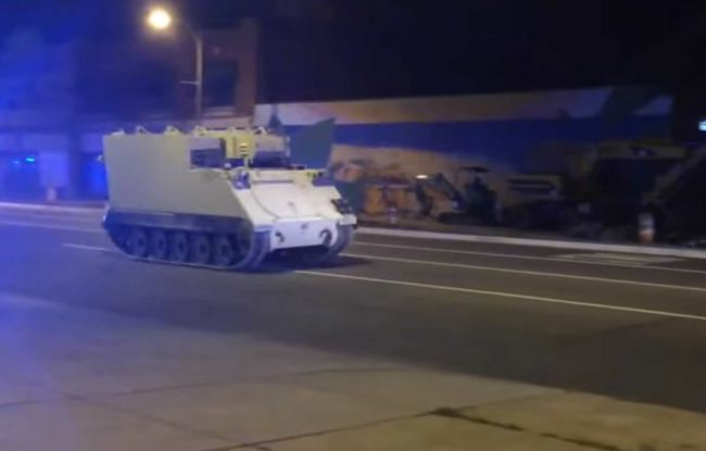 Video: Zdrogovaný vojak ukradol tank a preháňal sa ním po uliciach