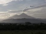 Sopka Fuego naďalej vybuchuje, pokračuje pátranie po nezvestných