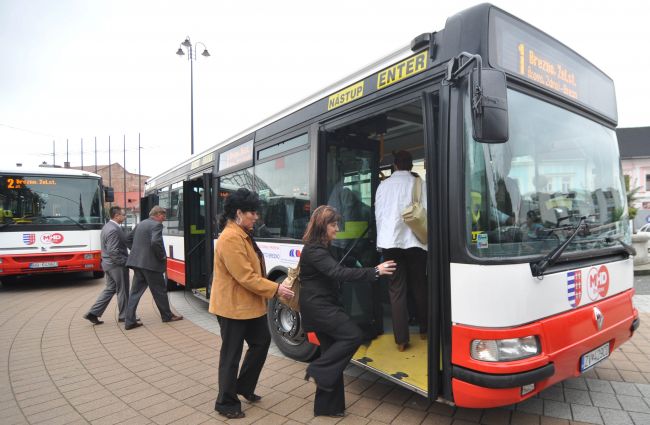 V Banskobystrickom okrese havarovali krátko po sebe dva autobusy