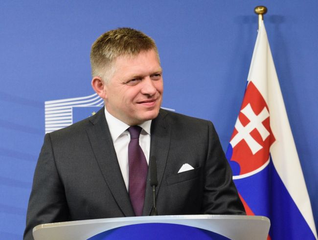 Smer-SD: Merkelová dala Slovensku za pravdu, ide o veľký úspech slovenskej diplomacie