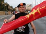 Macedónsko: "Zradcovia!" skandoval dav pred parlamentom v Skopje
