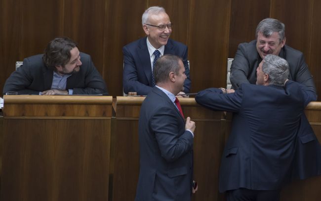 Slovenskí poslanci si mohli vyskúšať, aký je život so sklerózou multiplex