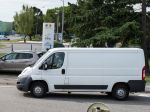 Polícia vyvracia hoax o bielej dodávke, ktorý na Facebooku zdieľalo množstvo Slovákov