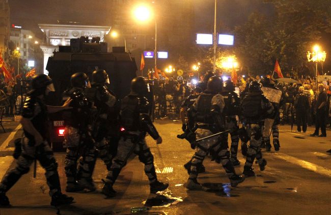Násilný protest Macedóncov proti dohode s Gréckom ukončila polícia