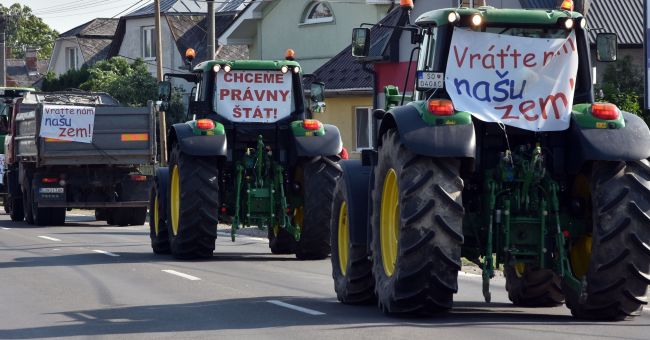 Farmári dnes vyrážajú na traktoroch z východu Slovenska do Bratislavy