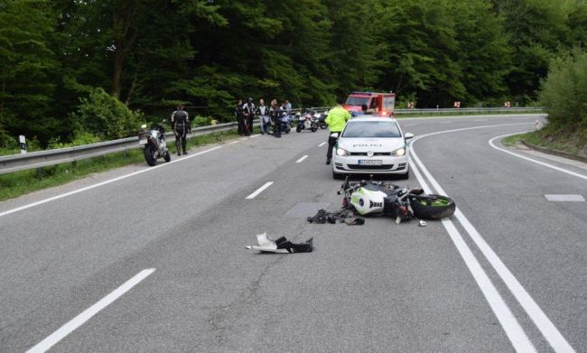FOTO:Motorkári vedú vojnu s majiteľmi chát- vyhrážky, policajné hliadky aj tragické nehody