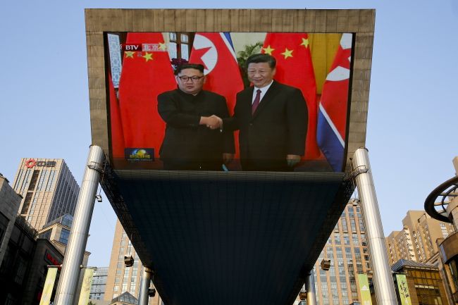 Vodca KĽDR Kim Čong-un sa stretol s čínskym prezidentom Si Ťin-pchingom