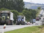 Protestujúci farmári majú do Bratislavy doraziť okolo 19.00 h